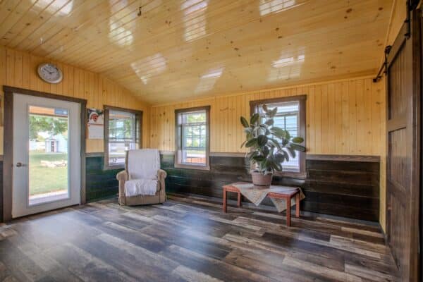 15x56 12-Run Commercial Kennel