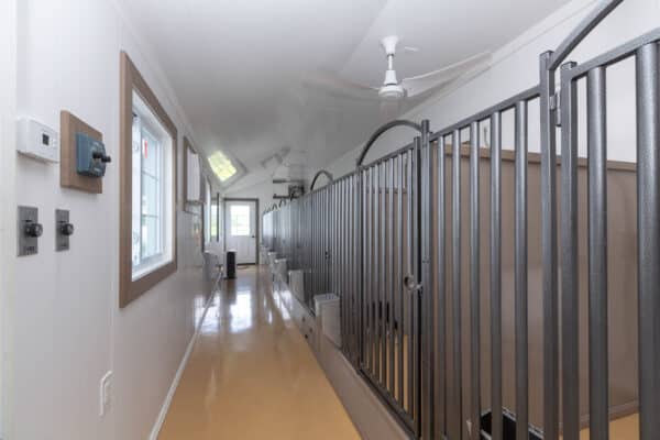 15x40 8-Run Commercial Kennel