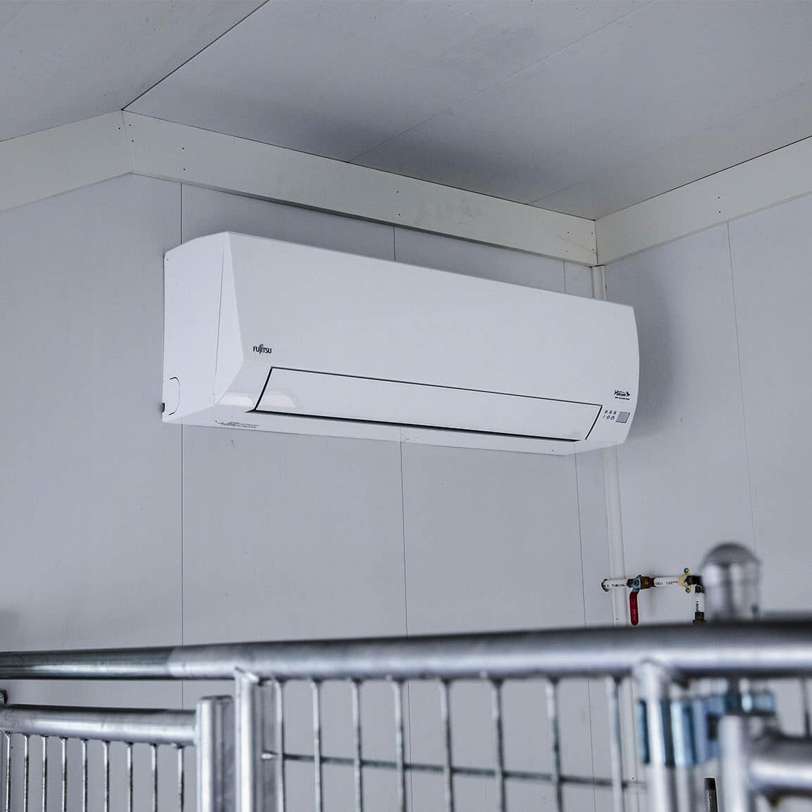 Veterinary Dog Kennel with Temperature Control
